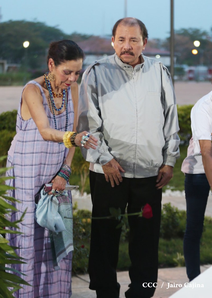 Daniel y Rosario rinden homenaje al Comandante Tomás Borge